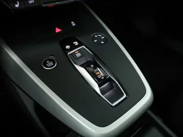 AUDI Q4 45 e-tron qu. S line  Matrix  Pano  Assist