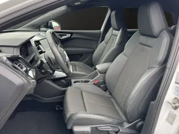 AUDI Q4 45 e-tron quattro S LINE FAHRSCHULAUSSTATTUNG