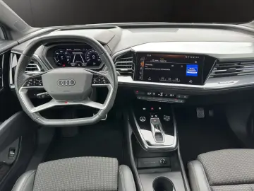AUDI Q4 45 e-tron quattro S LINE FAHRSCHULAUSSTATTUNG