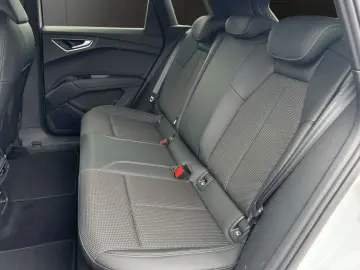 AUDI Q4 45 e-tron quattro S LINE FAHRSCHULAUSSTATTUNG