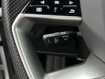 AUDI Q4 45 e-tron quattro S LINE FAHRSCHULAUSSTATTUNG