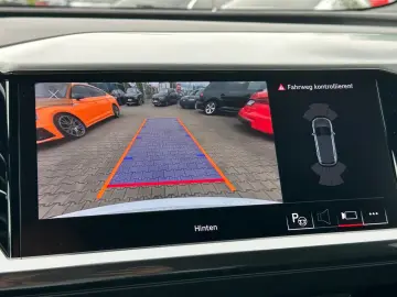 AUDI Q4 45 e-tron quattro S LINE FAHRSCHULAUSSTATTUNG