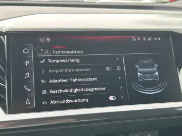 AUDI Q4 45 e-tron quattro S LINE FAHRSCHULAUSSTATTUNG
