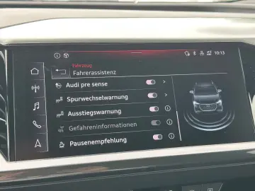 AUDI Q4 45 e-tron quattro S LINE FAHRSCHULAUSSTATTUNG