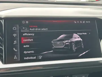 AUDI Q4 45 e-tron quattro S LINE FAHRSCHULAUSSTATTUNG