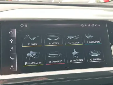 AUDI Q4 45 e-tron quattro S LINE FAHRSCHULAUSSTATTUNG