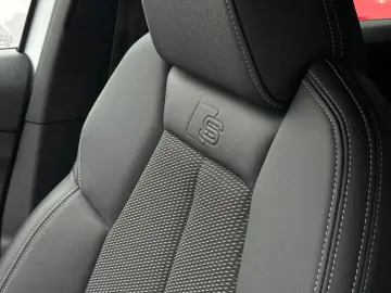 AUDI Q4 45 e-tron quattro S LINE FAHRSCHULAUSSTATTUNG