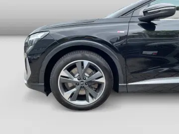 AUDI Q4 45 e-tron quattro S line Navi Einpark
