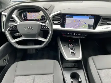 AUDI Q4 45 e-tron quattro S line Navi Einpark