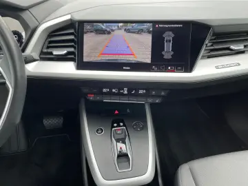 AUDI Q4 45 e-tron quattro S line Navi Einpark