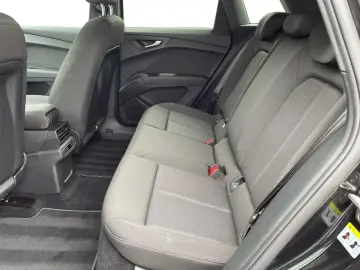AUDI Q4 45 e-tron quattro S line Navi Einpark