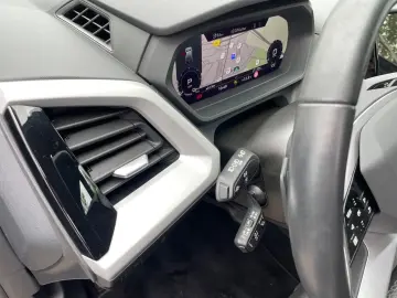 AUDI Q4 45 e-tron quattro S line Navi Einpark