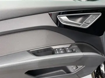 AUDI Q4 45 e-tron quattro S line Navi Einpark