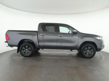 TOYOTA Hilux Double Cab 2.8 4x4 Comfort Nav ACC Kam AHK