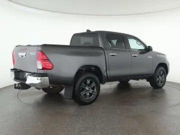 TOYOTA Hilux Double Cab 2.8 4x4 Comfort Nav ACC Kam AHK