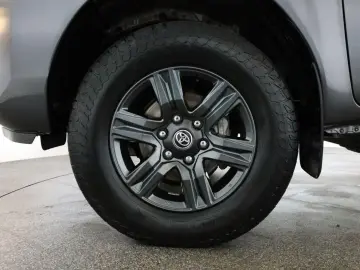 TOYOTA Hilux Double Cab 2.8 4x4 Comfort Nav ACC Kam AHK
