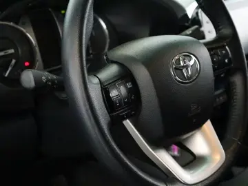TOYOTA Hilux Double Cab 2.8 4x4 Comfort Nav ACC Kam AHK