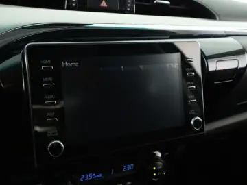 TOYOTA Hilux Double Cab 2.8 4x4 Comfort Nav ACC Kam AHK