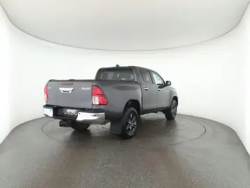 TOYOTA Hilux Double Cab 2.8 4x4 Comfort Nav ACC Kam AHK
