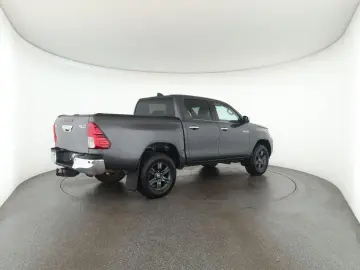TOYOTA Hilux Double Cab 2.8 4x4 Comfort Nav ACC Kam AHK