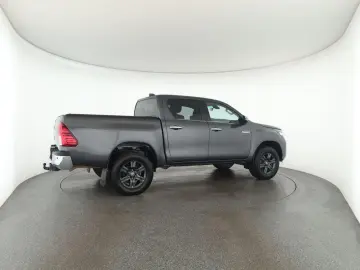 TOYOTA Hilux Double Cab 2.8 4x4 Comfort Nav ACC Kam AHK