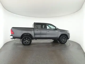 TOYOTA Hilux Double Cab 2.8 4x4 Comfort Nav ACC Kam AHK