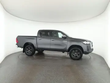 TOYOTA Hilux Double Cab 2.8 4x4 Comfort Nav ACC Kam AHK