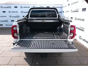 TOYOTA Hilux Double Cab Invincible 4x4 Bügel Rollo AHK