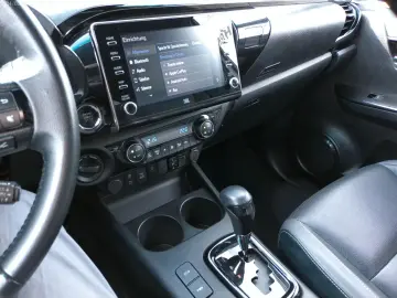 TOYOTA Hilux Double Cab Invincible 4x4 Bügel Rollo AHK
