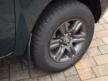 TOYOTA Hilux Double Cab 2.8 D-4D Comfort