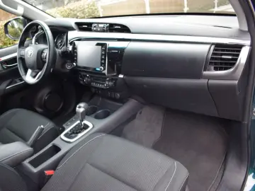 TOYOTA Hilux Double Cab 2.8 D-4D Comfort