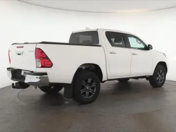TOYOTA Hilux Double Cab 2.8 4x4 Comfort Nav ACC Kam AHK