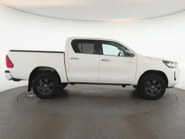 TOYOTA Hilux Double Cab 2.8 4x4 Comfort Nav ACC Kam AHK