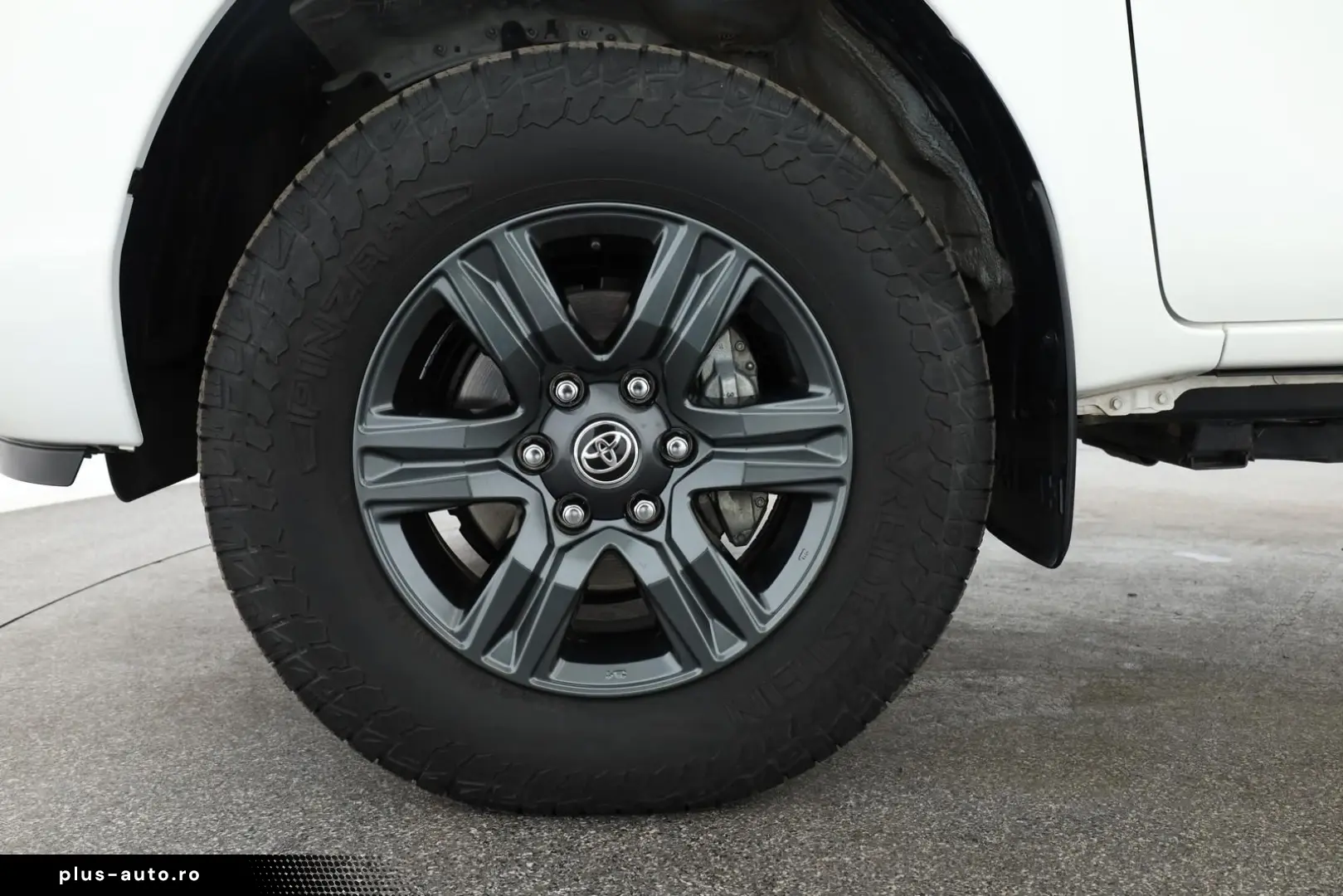 TOYOTA Hilux Double Cab 2.8 4x4 Comfort Nav ACC Kam AHK