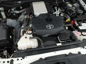 TOYOTA Hilux Double Cab 2.8 4x4 Comfort Nav ACC Kam AHK