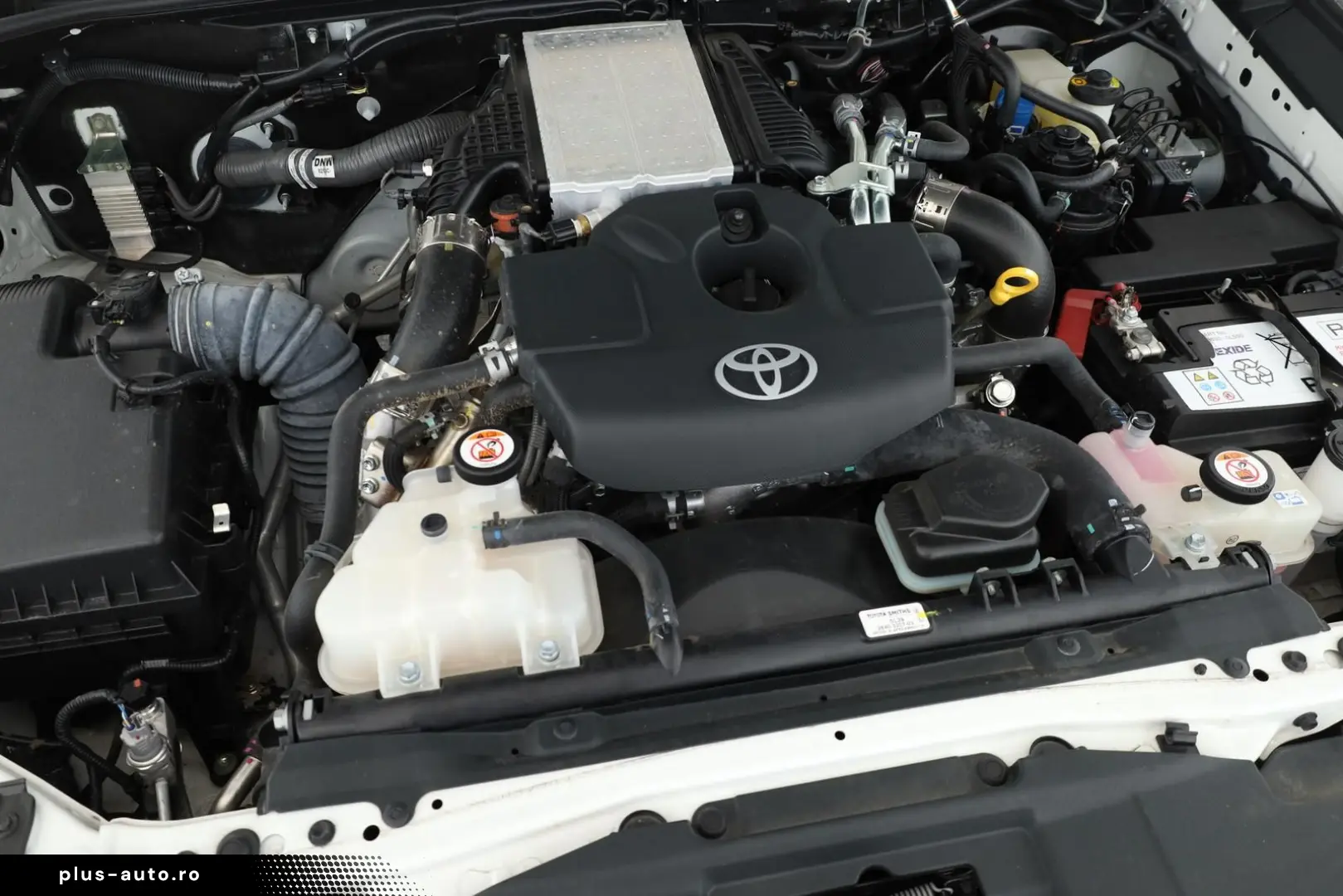 TOYOTA Hilux Double Cab 2.8 4x4 Comfort Nav ACC Kam AHK