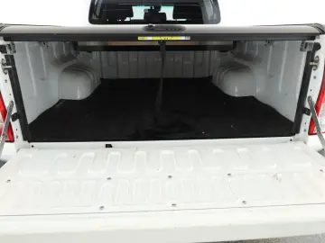 TOYOTA Hilux Double Cab 2.8 4x4 Comfort Nav ACC Kam AHK