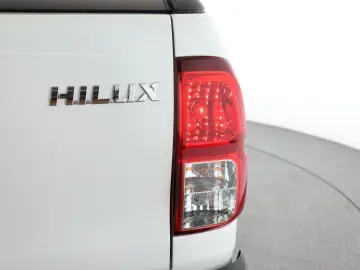 TOYOTA Hilux Double Cab 2.8 4x4 Comfort Nav ACC Kam AHK