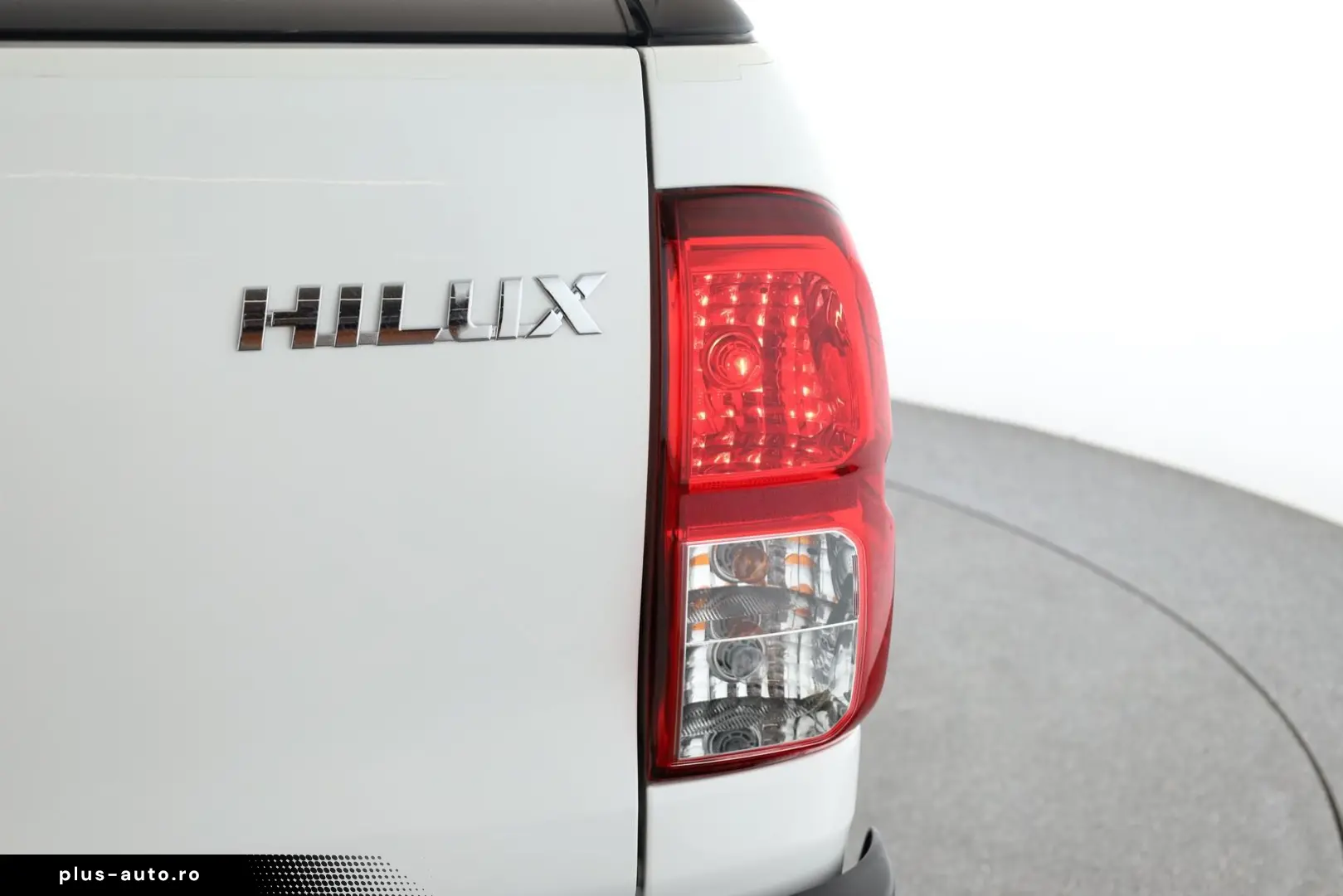 TOYOTA Hilux Double Cab 2.8 4x4 Comfort Nav ACC Kam AHK