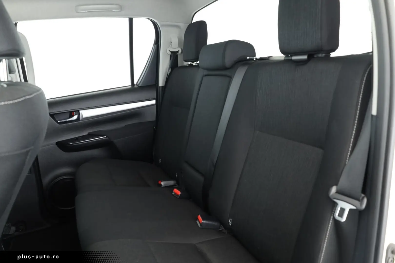 TOYOTA Hilux Double Cab 2.8 4x4 Comfort Nav ACC Kam AHK