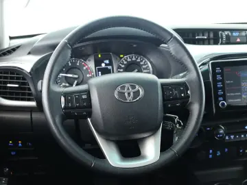 TOYOTA Hilux Double Cab 2.8 4x4 Comfort Nav ACC Kam AHK