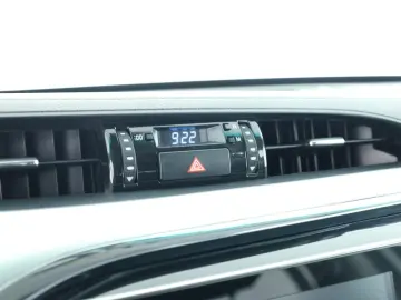 TOYOTA Hilux Double Cab 2.8 4x4 Comfort Nav ACC Kam AHK