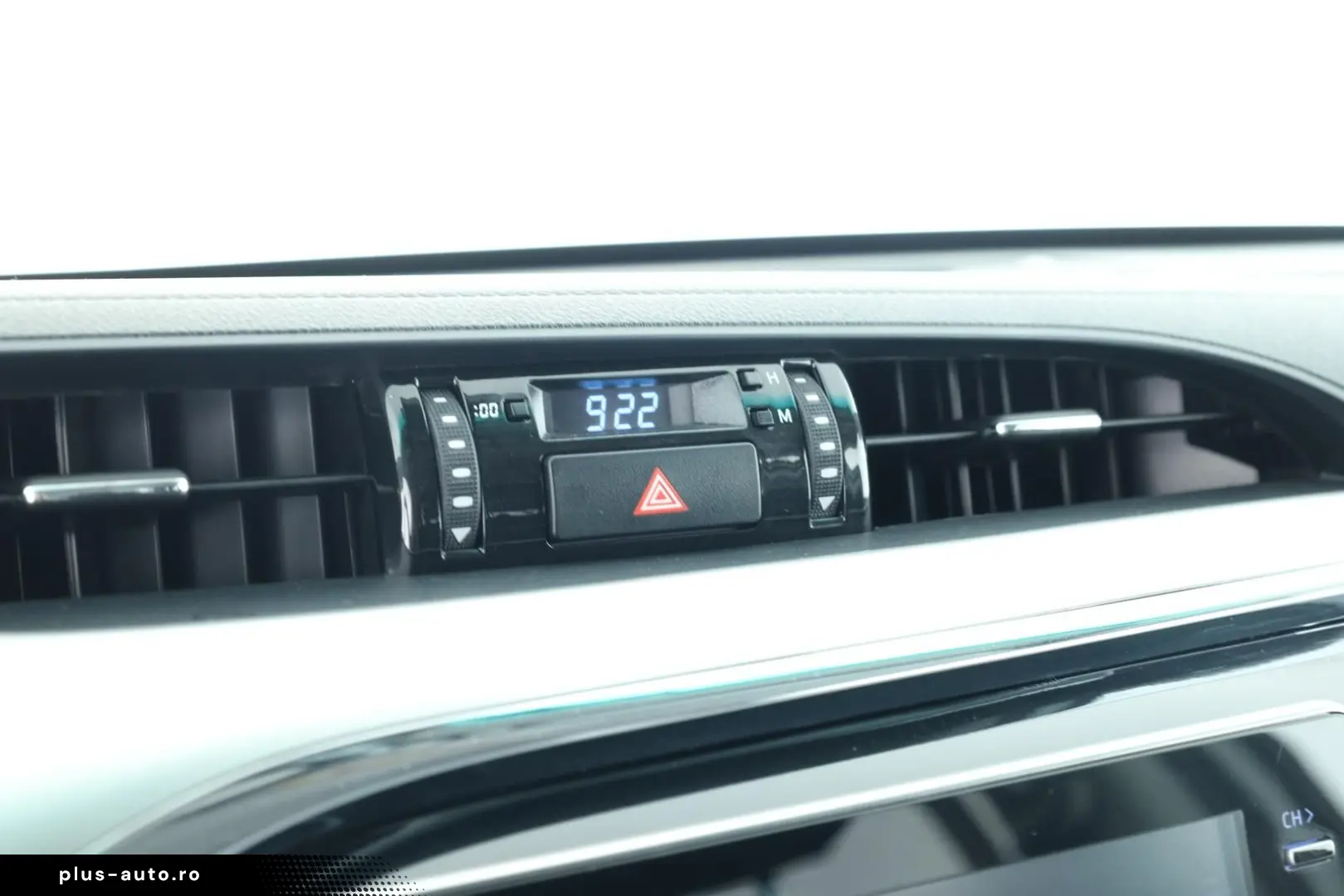 TOYOTA Hilux Double Cab 2.8 4x4 Comfort Nav ACC Kam AHK