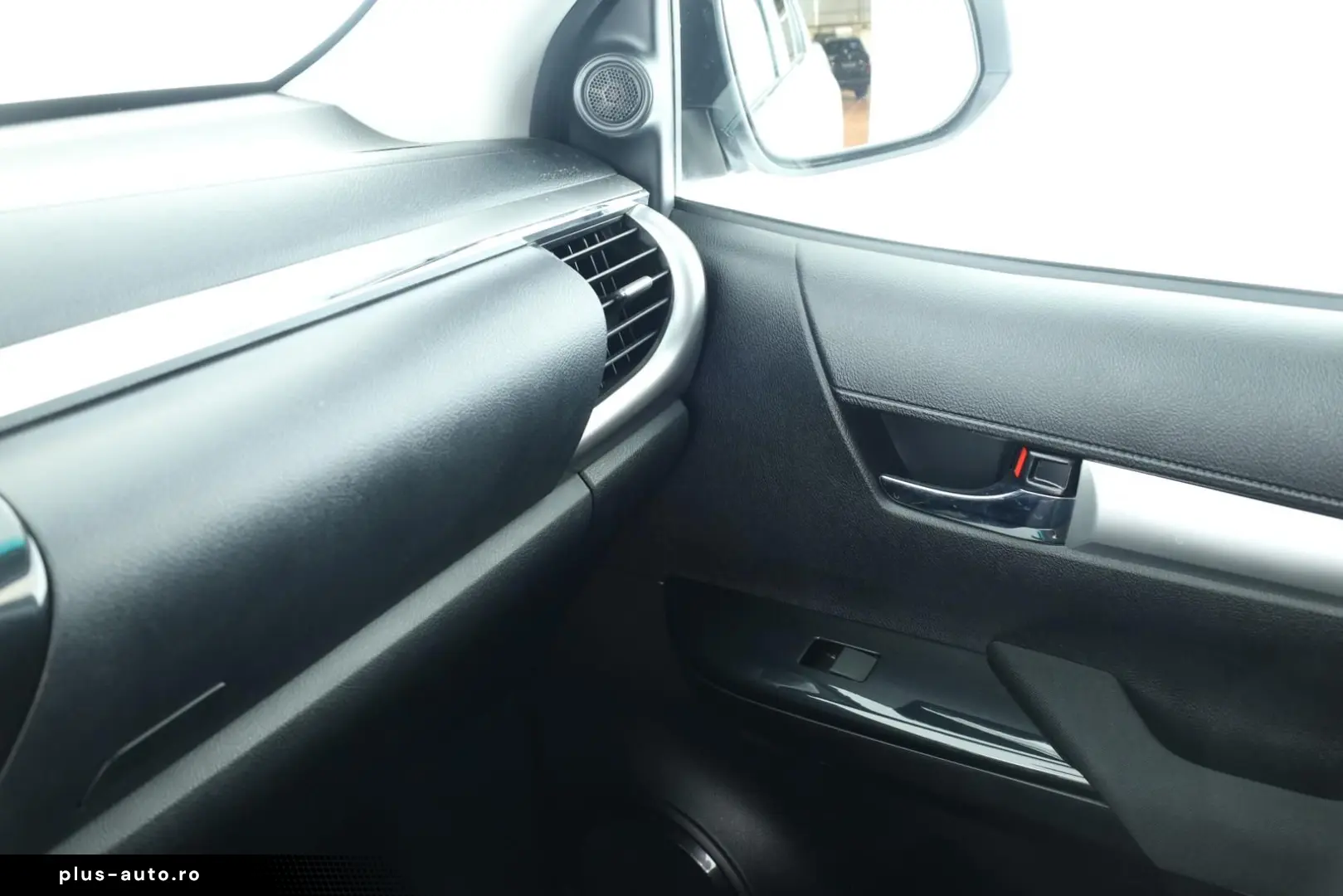TOYOTA Hilux Double Cab 2.8 4x4 Comfort Nav ACC Kam AHK