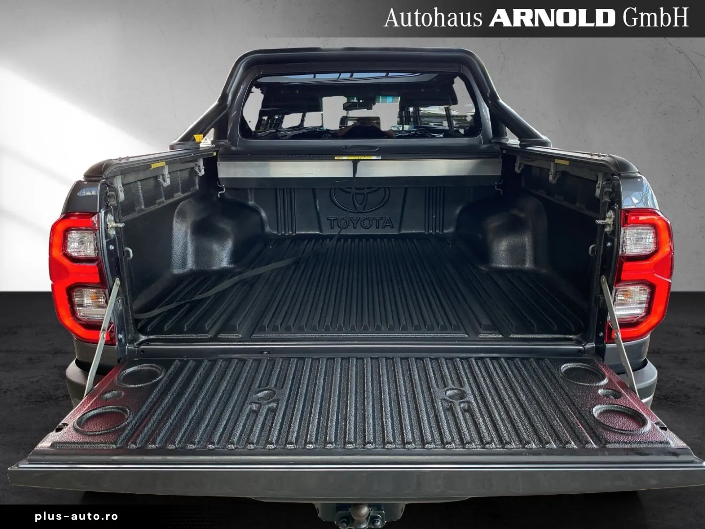 TOYOTA Hilux 2.8 D-4D Double Cab 4x4 Invincible 360