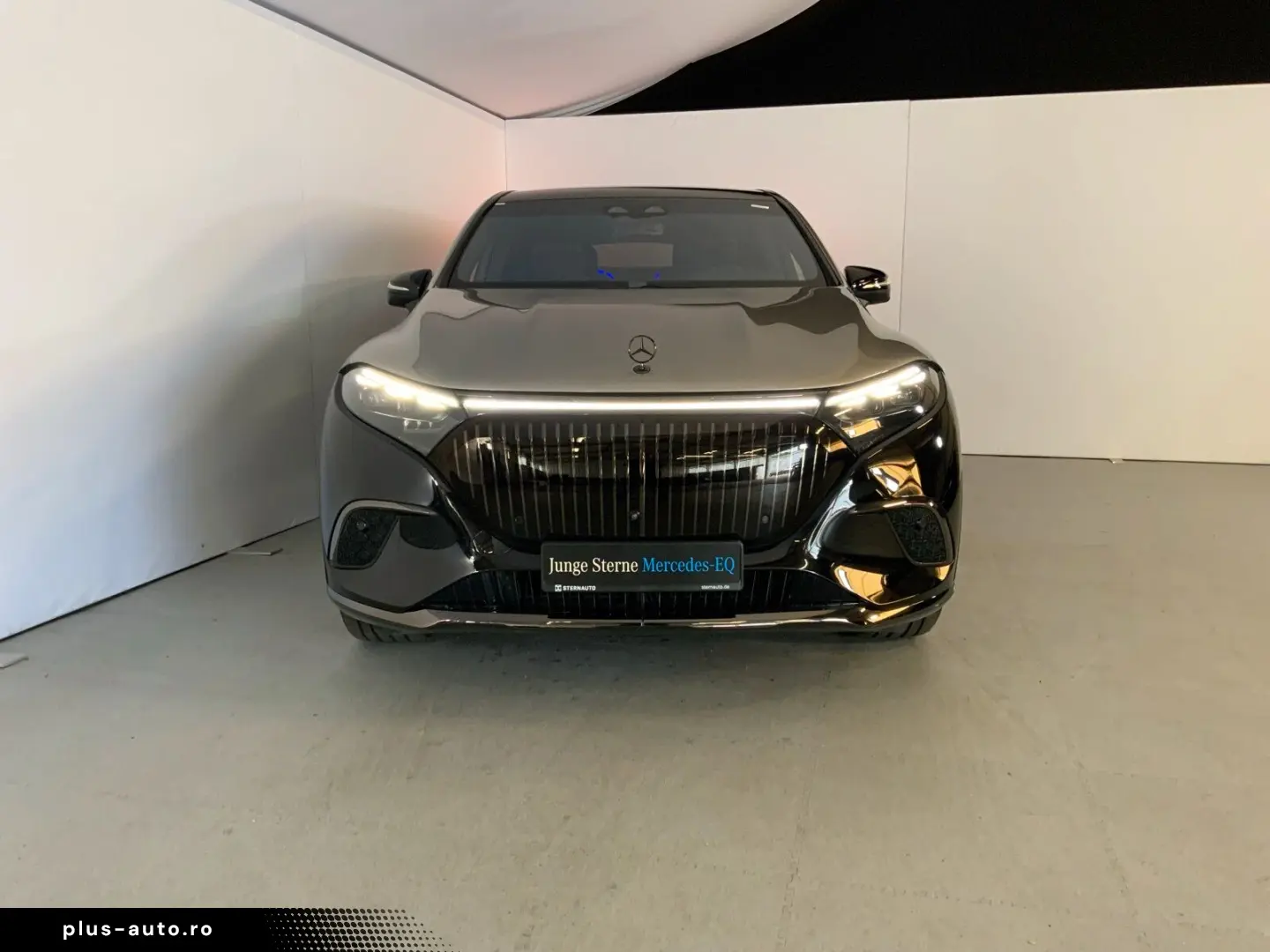 MERCEDES-BENZ Maybach EQS 680 SUV Night Series First-Class