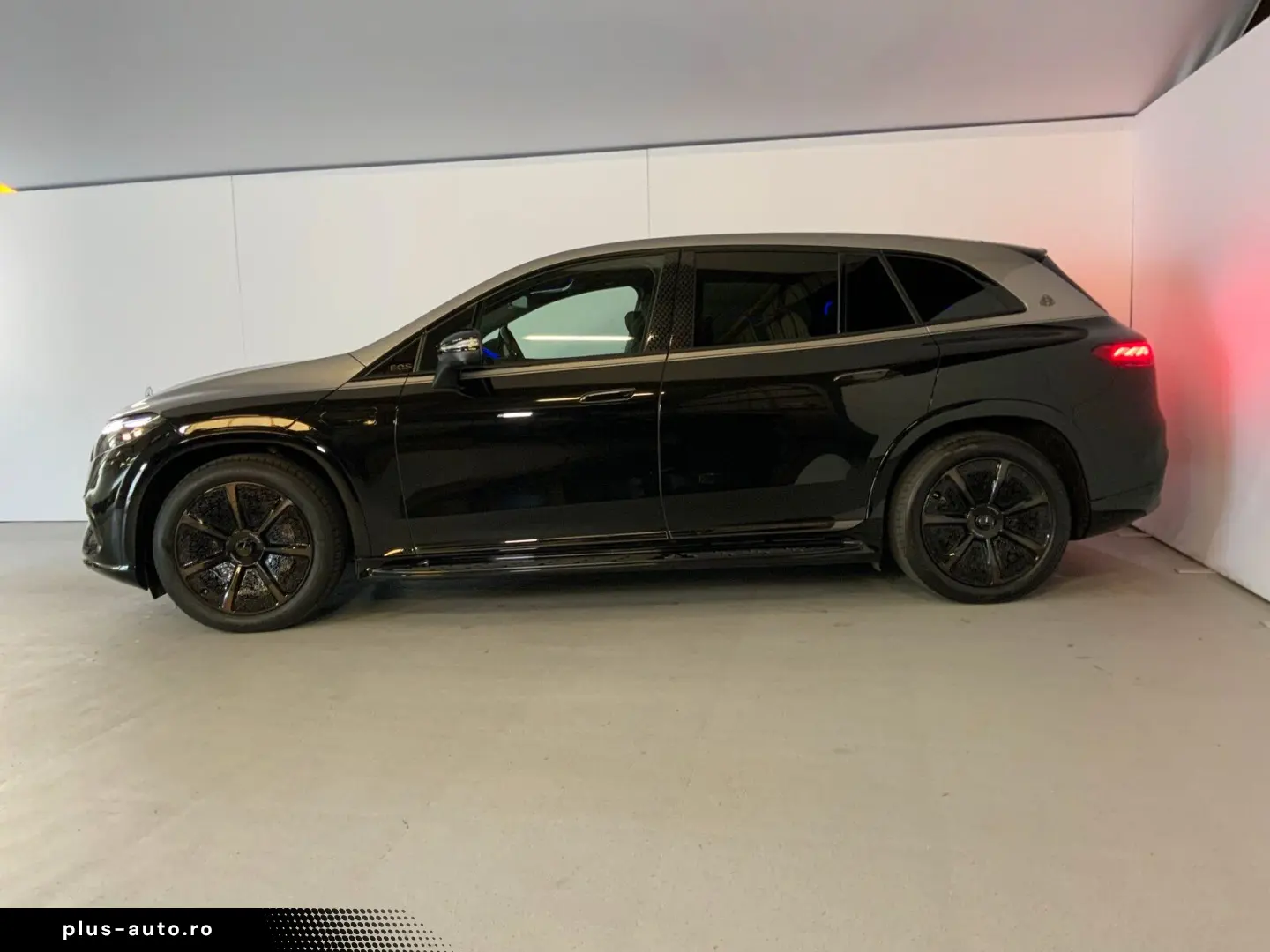 MERCEDES-BENZ Maybach EQS 680 SUV Night Series First-Class