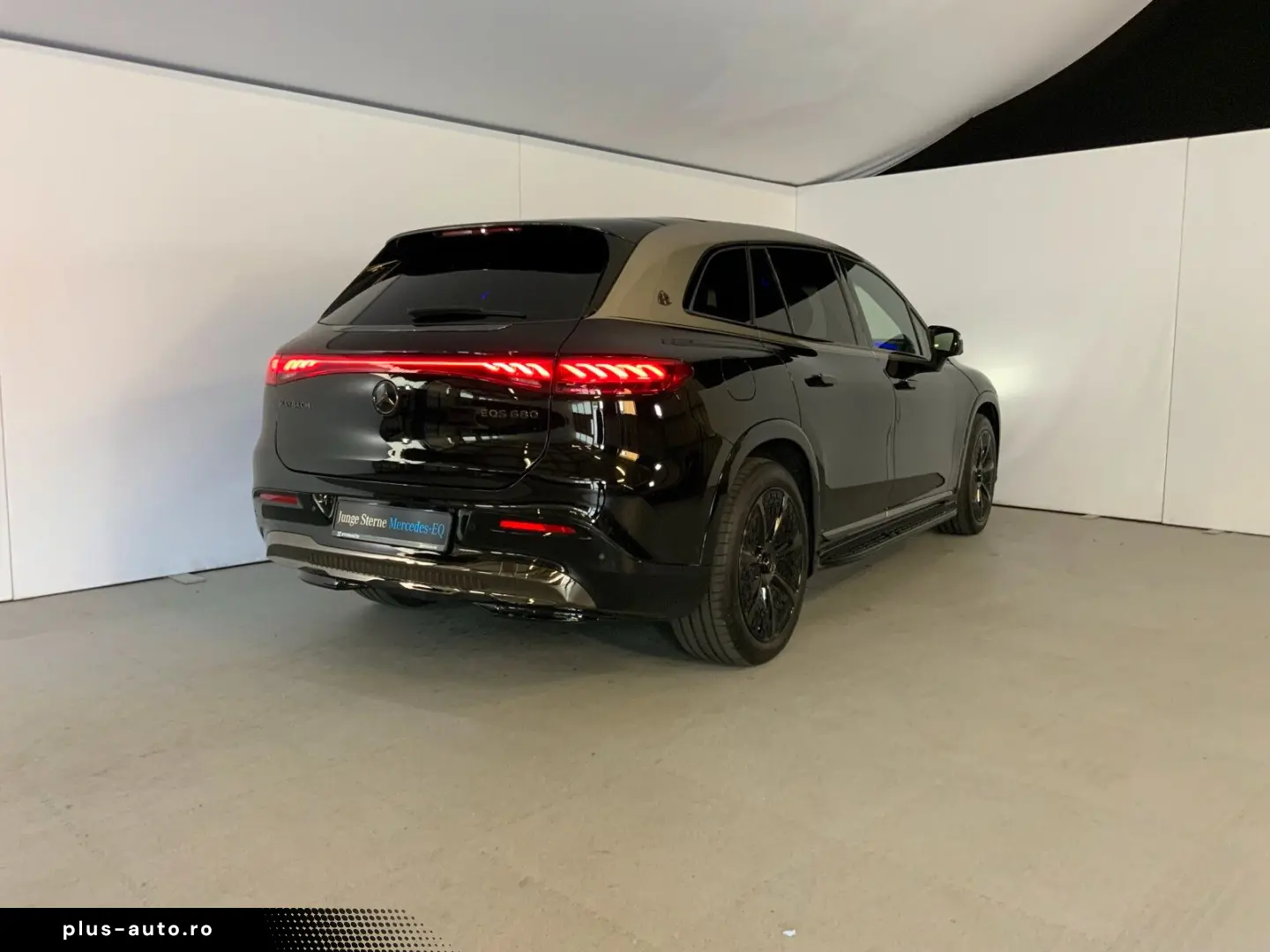 MERCEDES-BENZ Maybach EQS 680 SUV Night Series First-Class