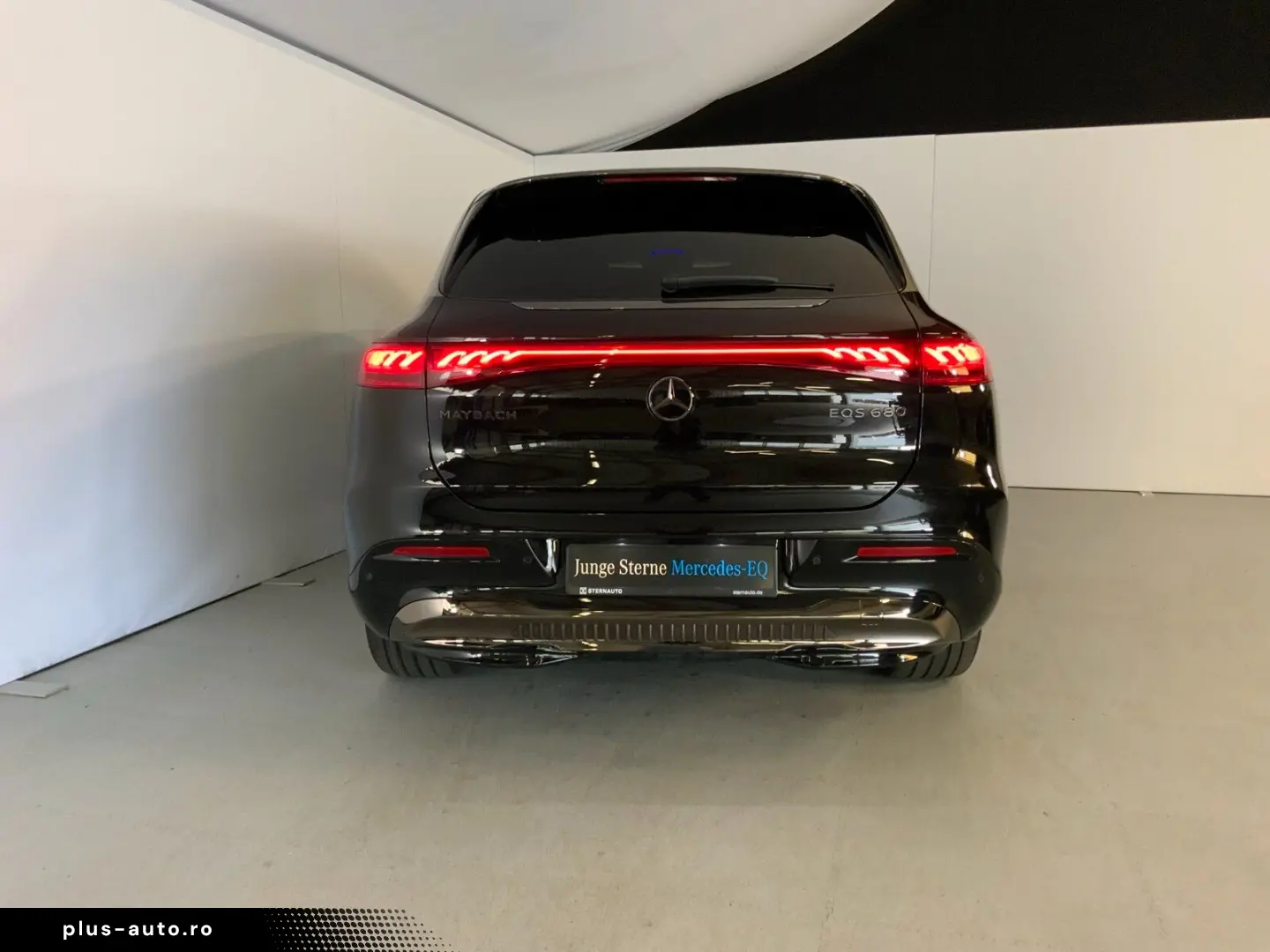 MERCEDES-BENZ Maybach EQS 680 SUV Night Series First-Class