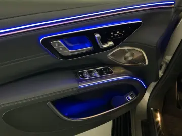 MERCEDES-BENZ Maybach EQS 680 SUV Night Series First-Class
